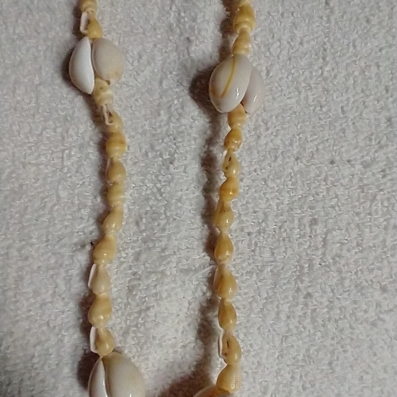 Shell beach necklace - Picture 2 of 4